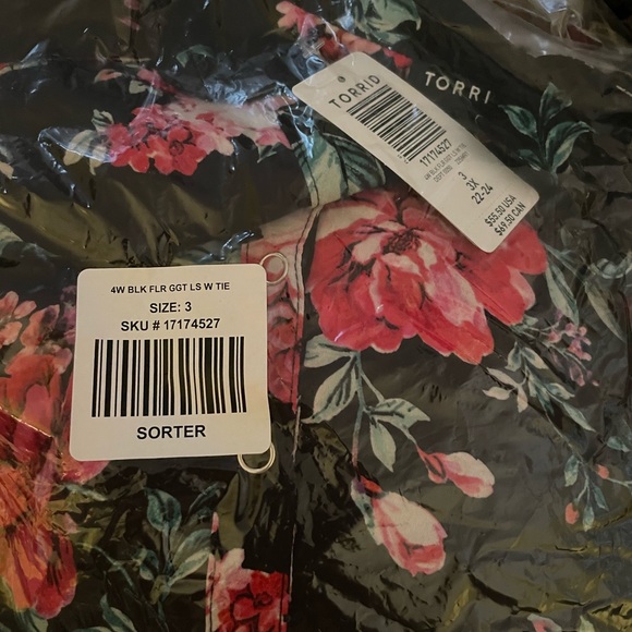 NWT Torrid Georgette Button Up with Tie Tunic Blouse 3 - Picture 6 of 6